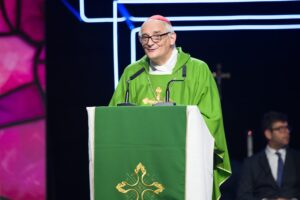 Borghi vuoti? Zuppi li vuole pieni di stranieri