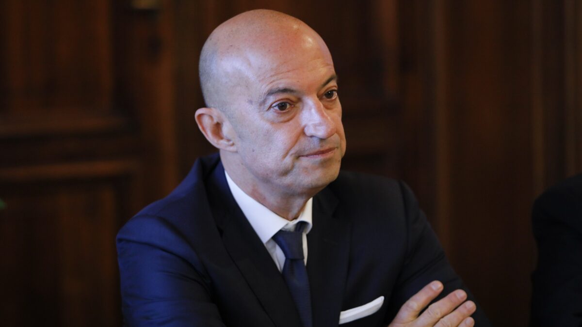 Il membro del Cts: «In pandemia colleghi più in tv che al lavoro»