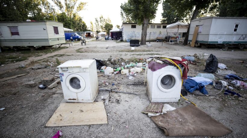 Per liberare i rom da miseria e illegalità bisogna smantellare tutti i campi nomadi