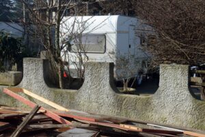 Il campo sgomberato due volte. Inutilmente
