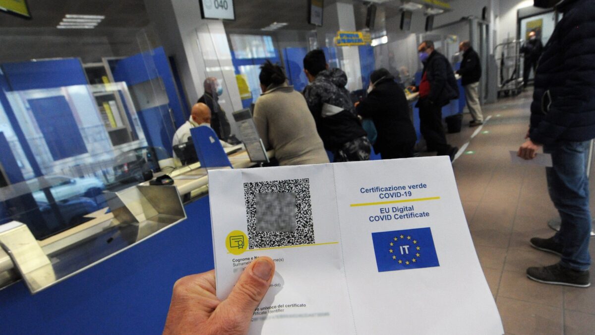 Green pass, chiusure e vaccini coatti: le follie giuridiche restano irrisolte