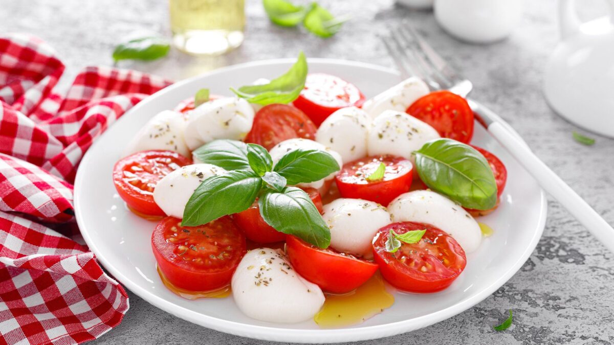 Zang, Tumb, insalata. Marinetti «inventò» la caprese tricolore