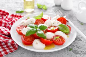 Zang, Tumb, insalata. Marinetti «inventò» la caprese tricolore