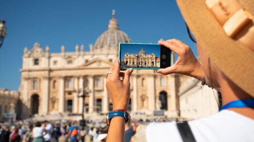 Prima sono troppi, poi troppo pochi. Sui turisti stanno dando i numeri