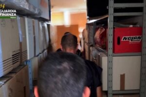 Rimini, colpo della GdF al commercio illegale di armi bianche