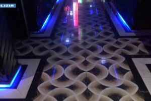 Irruzione e perquisizione nel locale della mala cinese a Prato