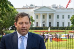 L’Ue mette in freezer i contro dazi agli Usa. Il premier: difenderò i prodotti nazionali