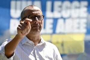 Ricci presenta i candidati ma sceglie di non rispondere alle domande della «Verità»