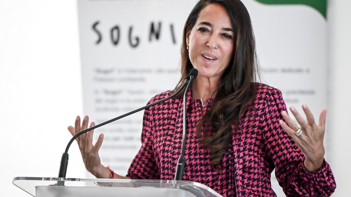 La Ronzulli chiede: «Parlino gli esperti». Ma è lei che mette il bavaglio ai medici