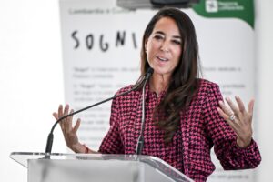 La Ronzulli chiede: «Parlino gli esperti». Ma è lei che mette il bavaglio ai medici