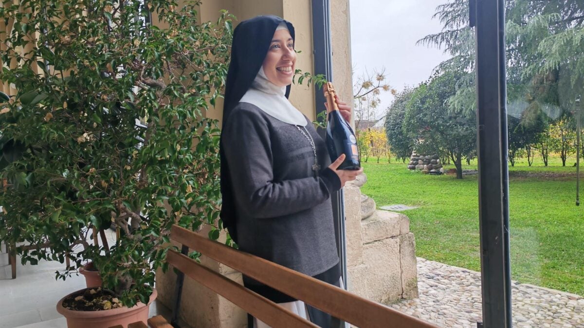 Da monaca di clausura a star social: ombre sulla nuova vita di suor Aline
