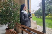 Da monaca di clausura a star social: ombre sulla nuova vita di suor Aline
