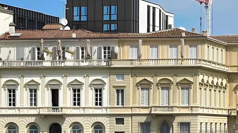 Un «cubo» sulla storia: che sfregio a Firenze