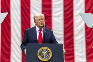 Trump insiste: guardia nazionale in marcia verso Baltimora e Chicago