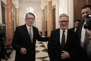 Starmer fa retromarcia e caccia l’ambasciatore amico di Epstein