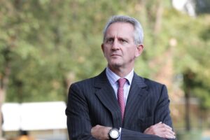 Nagel in ritirata: vende le sue azioni di Mediobanca e incassa 22 milioni