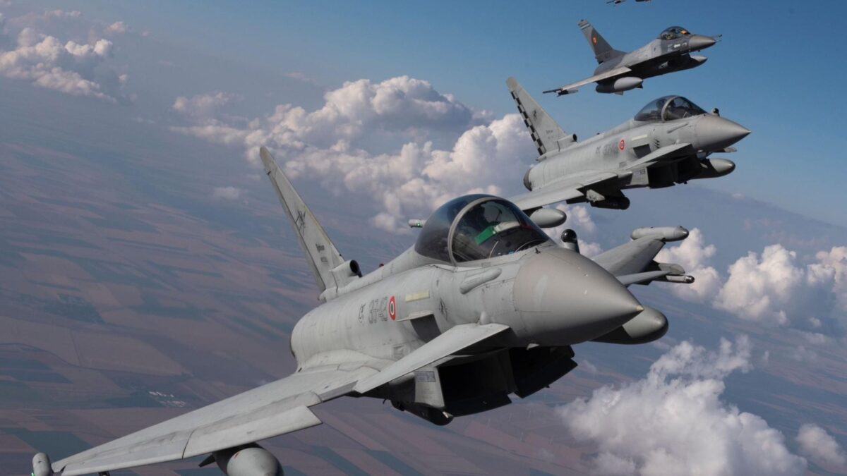 Gli F-35 italiani respingono tre Mig russi. E l’Estonia chiede l’attivazione dell’art. 4