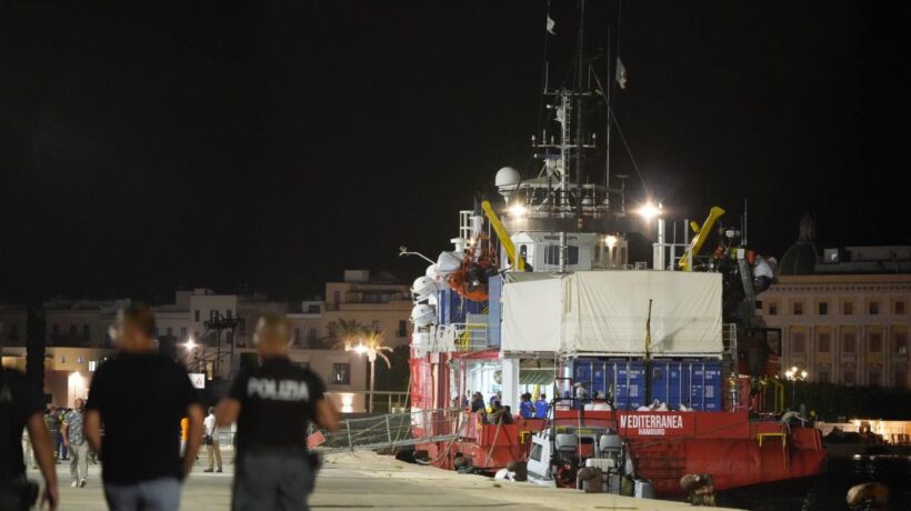Arriva la stangata per Mediterranea: 10.000 euro di multa e due mesi di fermo