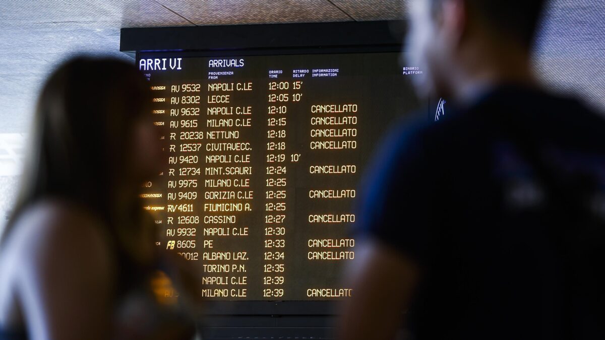I sindacati provano a fermare l’Italia. Scioperi a catena, trasporti a rischio