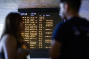 I sindacati provano a fermare l’Italia. Scioperi a catena, trasporti a rischio