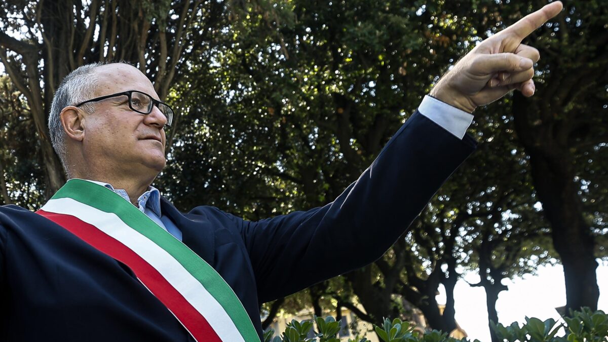 Roma, Gualtieri fa la guerra all’auto: limiti di 30 all’ora e fasce «ecologiche»