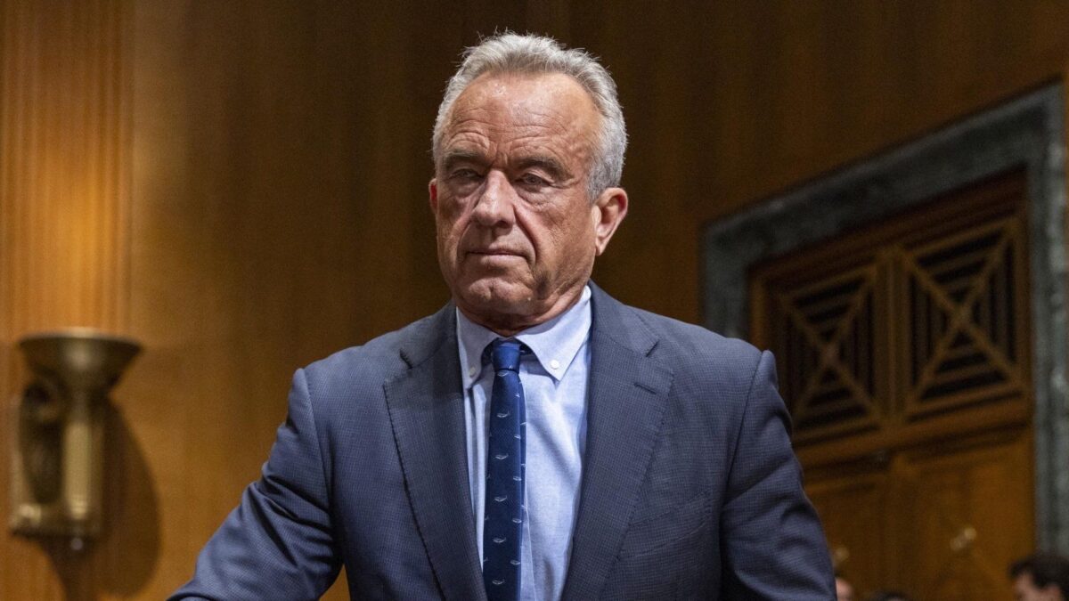 Kennedy annienta i sierofanatici. Vance gli fa eco, Big Pharma al palo