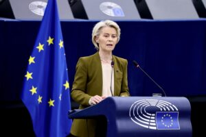 Ursula insiste: «È guerra». Altri soldi e armi a Kiev e un «muro» aereo anti Putin