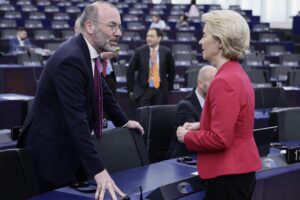 Implode l’asse popolari-socialisti. Ursula è senza maggioranza