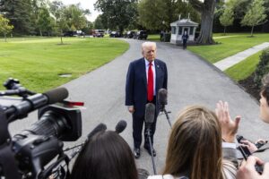 Kirk, Trump sconvolto: «Era come un figlio. L’assassino merita la pena di morte»