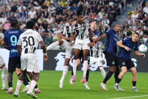 Un derby d’Italia da manicomio. Alla fine restano i cocci dell’Inter