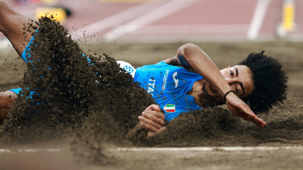 Il salto tutto d’oro di Mattia Furlani ai Mondiali di Tokyo: «È solo l’inizio»