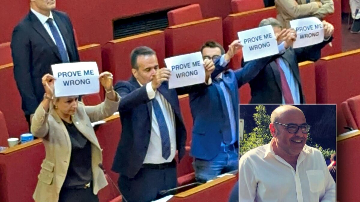 Così la sinistra combatte l’odio: «Vi abbiamo già appeso per i piedi»