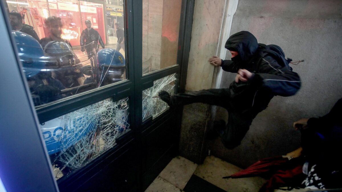 Tra gli arrestati gli «eredi» del Leoncavallo