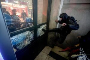 Tra gli arrestati gli «eredi» del Leoncavallo