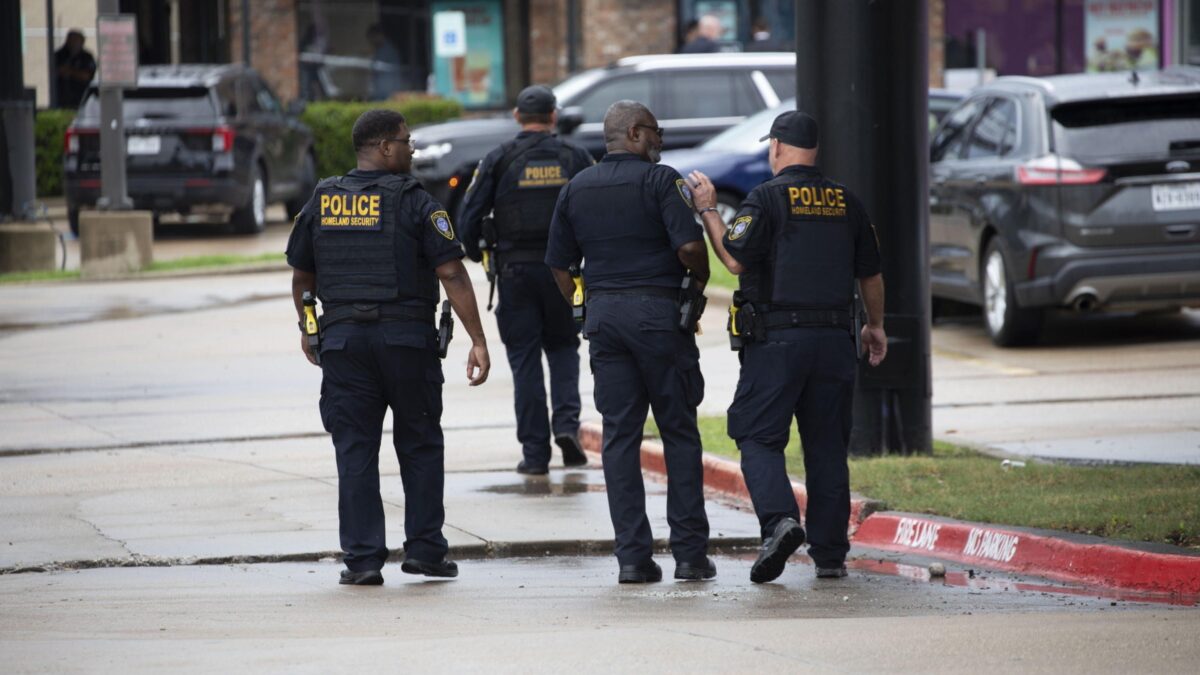 Spari contro l’anti immigrazione Usa. Due morti e un ferito grave a Dallas