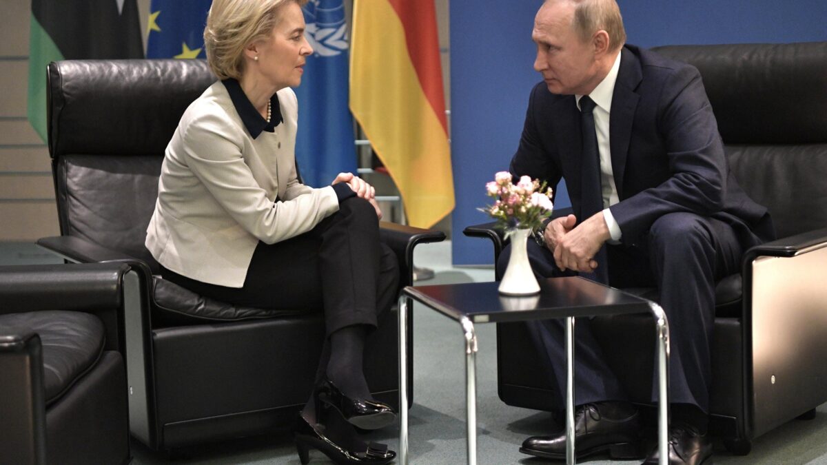 «Gps spenti dai russi: il jet di Ursula costretto a usare mappe cartacee»