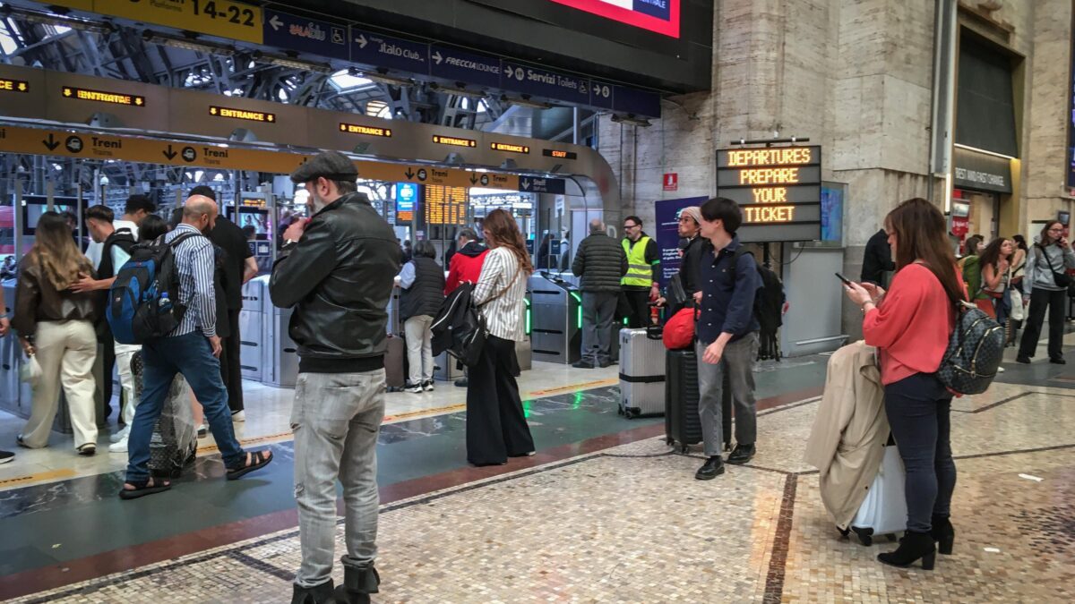 Diciottenne stuprata. «Sorpresa in stazione. Aggredita e pestata da un nordafricano»