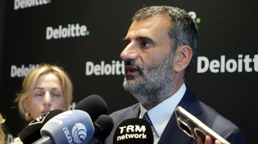 Caro Decaro, lei la politica la fa solo con certa gente…
