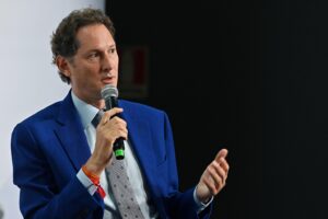 Stellantis all’attacco del Green deal. Con appena cinque anni di ritardo…