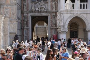 Borseggiatrici fermate: 130. Borseggiatrici in carcere: 0
