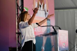Meloni: «Chi è libero fa paura»