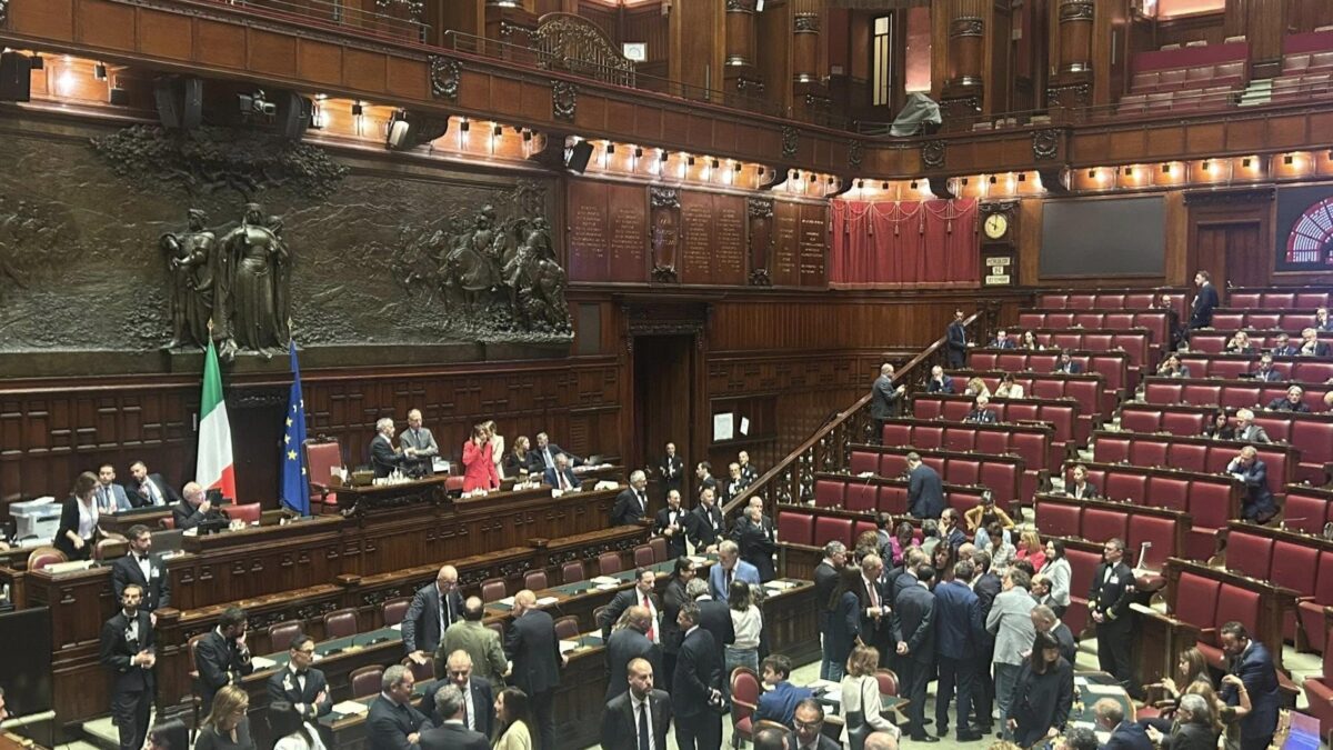 L’opposizione blocca il Parlamento