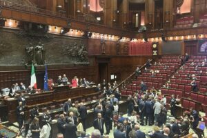 L’opposizione blocca il Parlamento