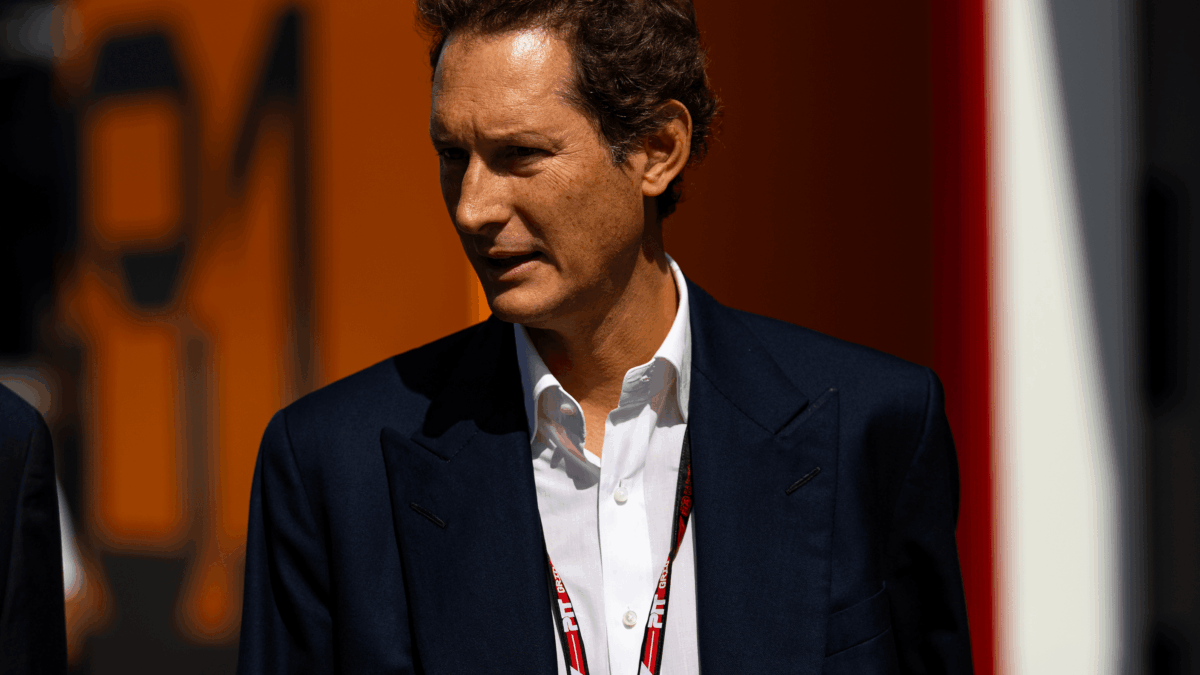 L’Ue regala soldi a Elkann per prendere 2.000 cinesi