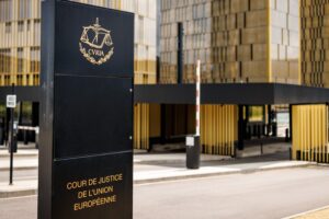 L’Europa non si regge in piedi ma vuol farci cambiare sesso