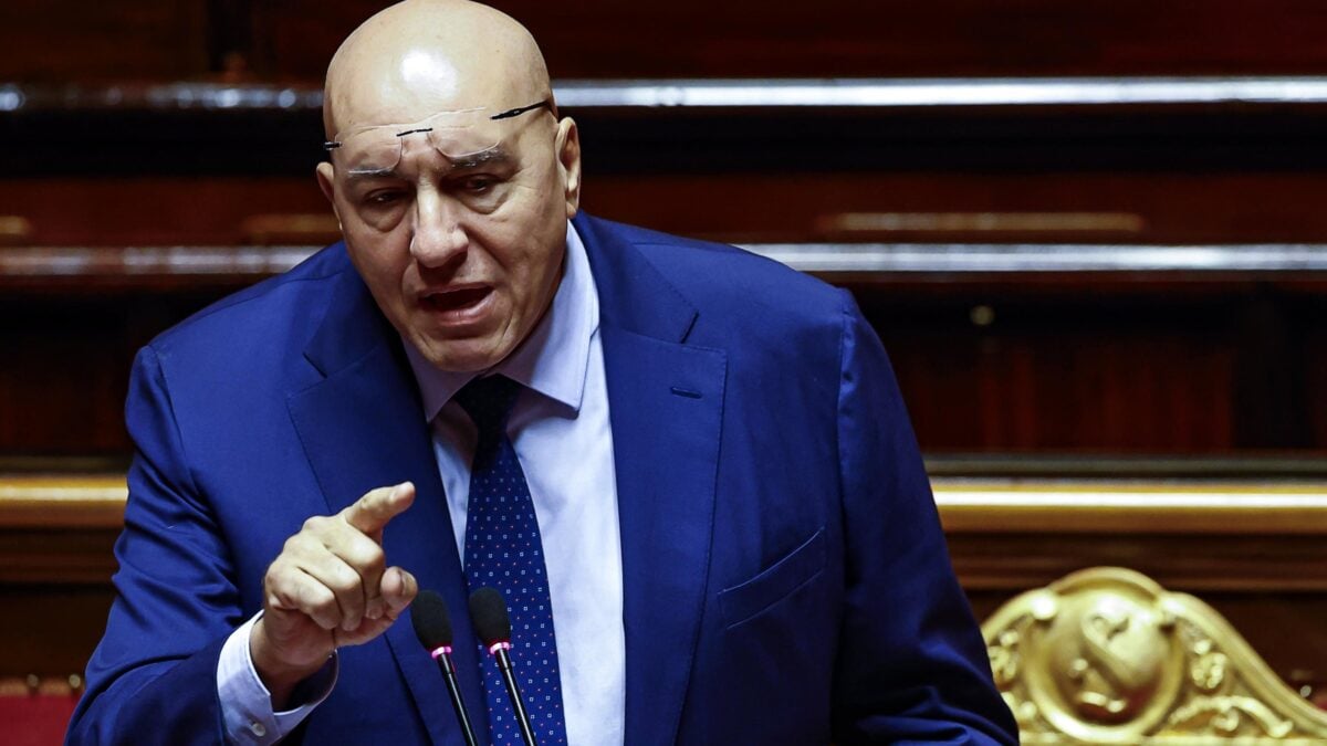 Crosetto mette in riga le opposizioni. Conte in tilt: «Sono preoccupato»