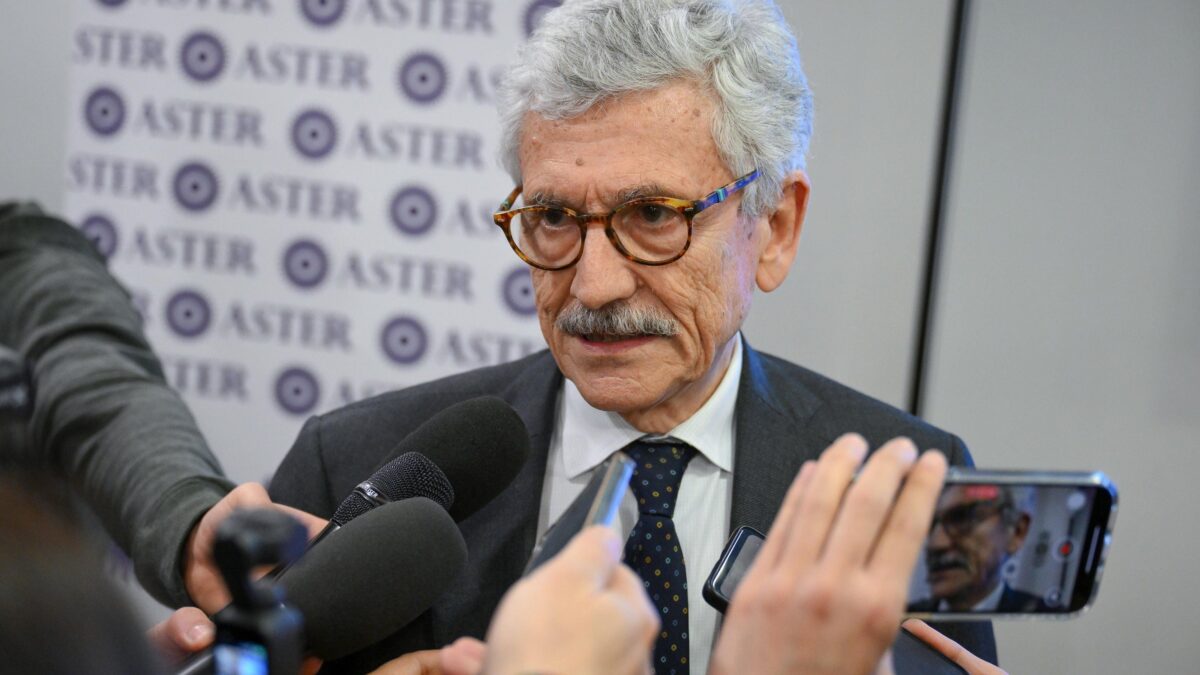 D’Alema si intrufola pure a Pechino e aiuta Xi a riscrivere la storia