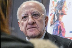 Schiaffo ad Avs: Lucano incandidabile. E De Luca prende a cannonate Fico