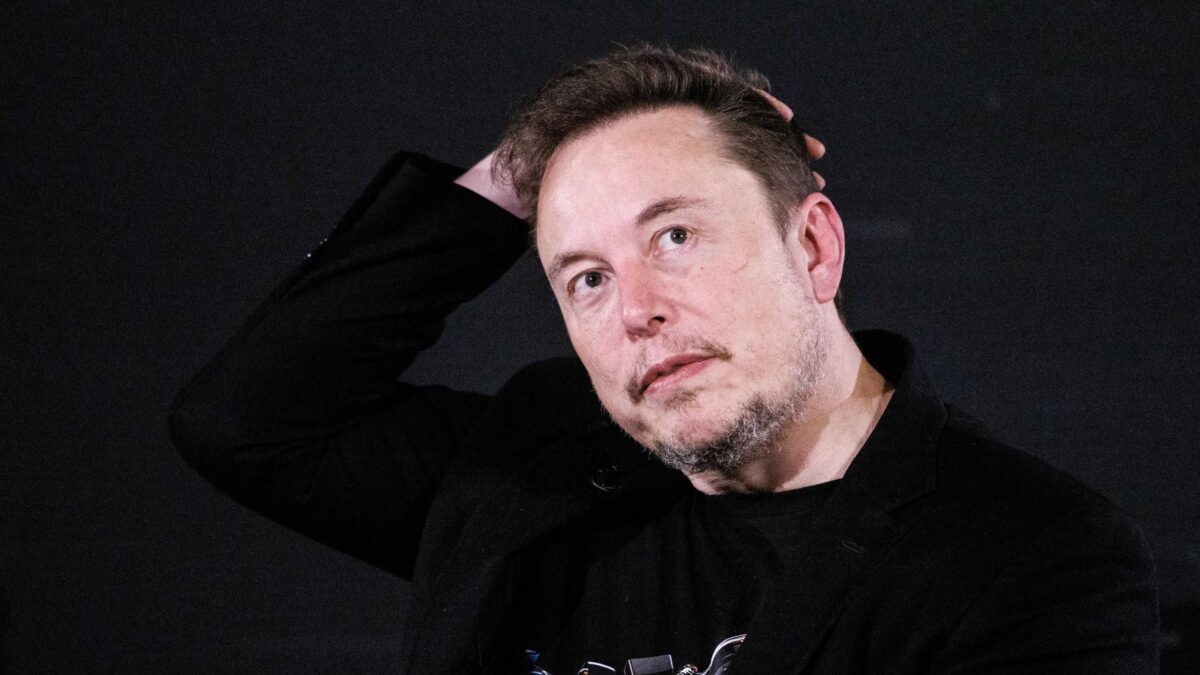 Torna Musk e punta ai giornali Ue
