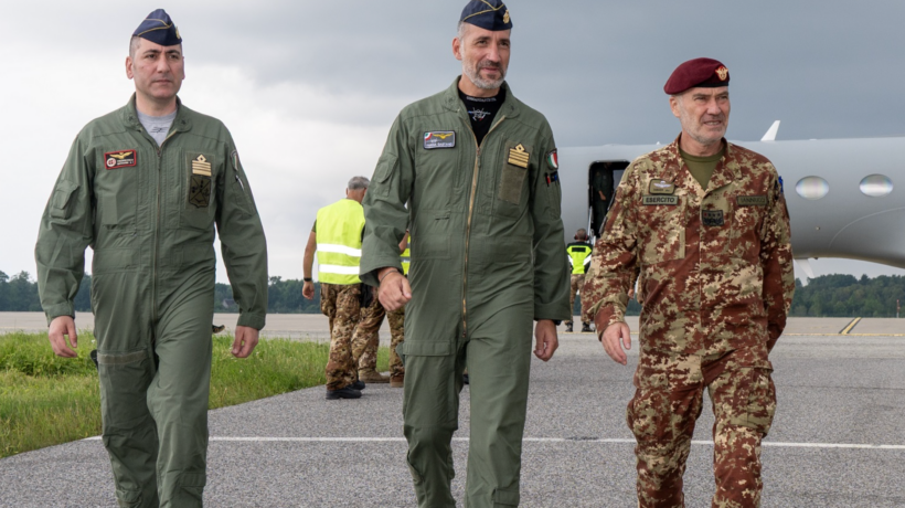 Al centro l'attuale comandante del TFA 32nd Wing colonnello Gaetano Farina (Aeronautica Militare)